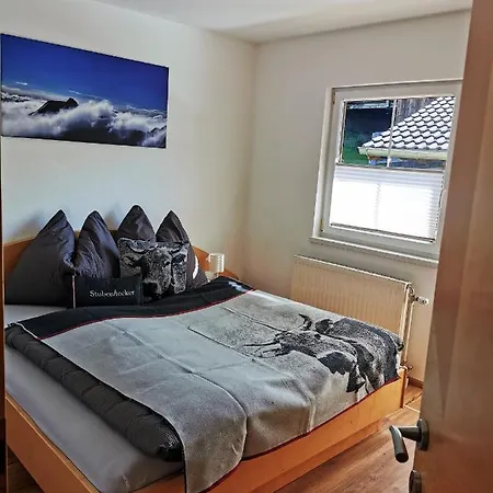 Gschloessl, 라우리스