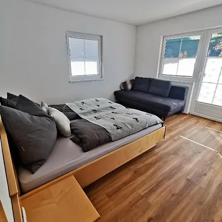 Gschloessl, 라우리스