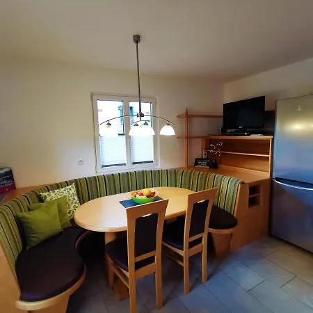 Semesterbostad Gschloessl, *