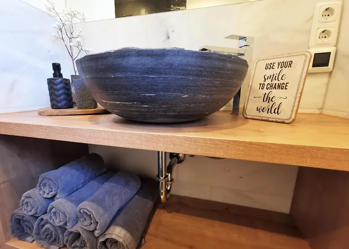 Gschloessl, * 劳里斯