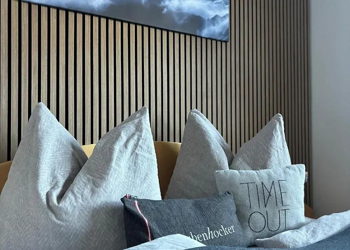 Gschloessl, * 劳里斯